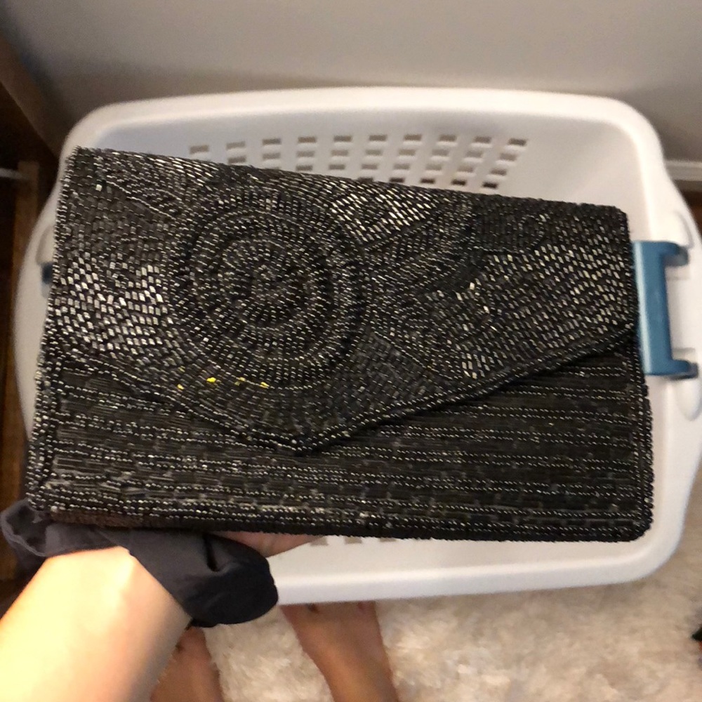 Beaded envelope clutch! - Picture 2 of 8